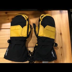 Cabelas Gortex mittens